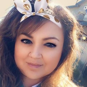 Meet your Posher, Elvia